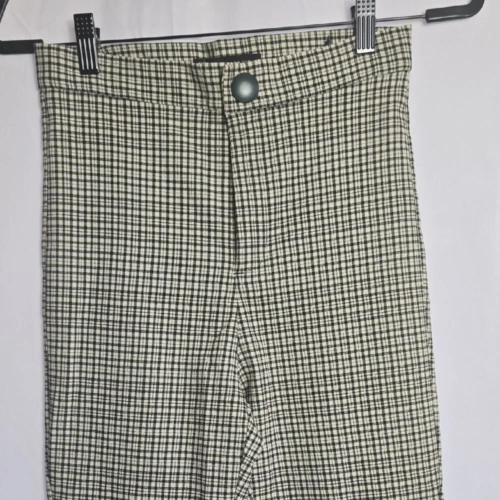 Zara Dark Green and Cream Checkered/Plaid Cropped Pants - Picture 8 of 15